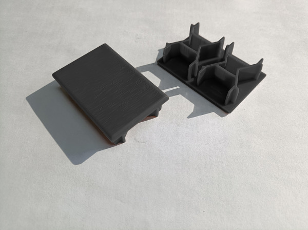 Embout pour panneau coextrudé en aluminium Charcoal