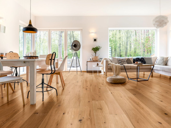 Parquet chêne rustique, lame large, aspect bois brut, raboté à la main