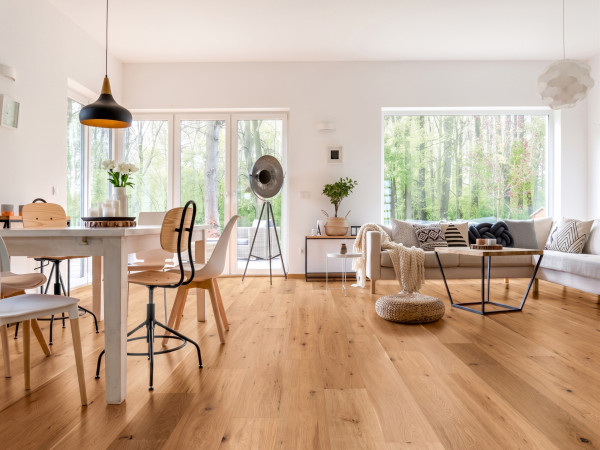 Parquet chêne rustique finition bois brut lame large, surface rabotée à la main