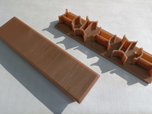 Embout pour panneau coextrudé en aluminium Teck