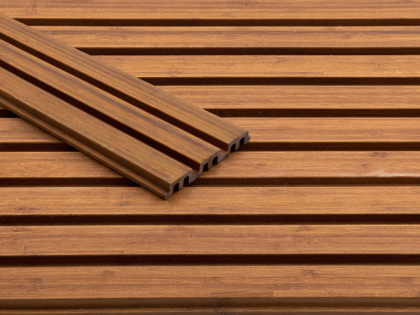 Bardage en bambou profil claire-voie large pour l’extérieur
