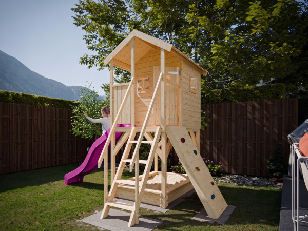 Cabane sur pilotis en bois brut avec toboggan rose “Nele”