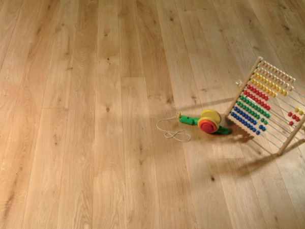 Parquet massif chêne européen « Classic » brut, naturel et poncé