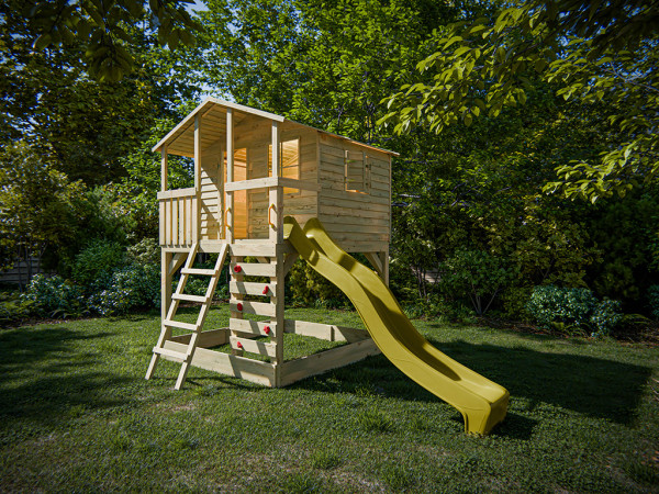 Cabane sur pilotis en bois autoclave Henry avec toboggan jaune